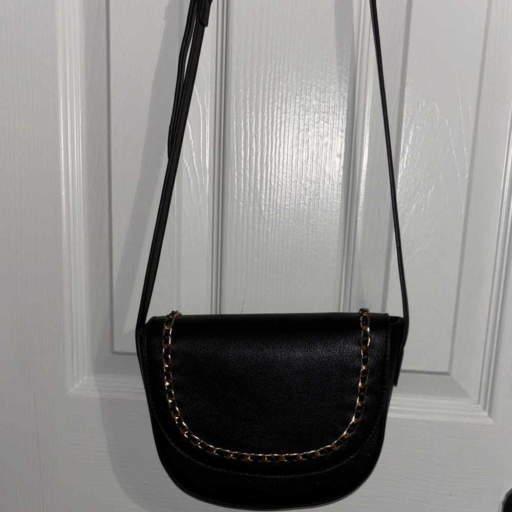 Elegant Black Chain-Accent Crossbody Bag